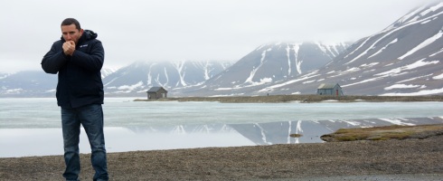Spitsbergen is not actually THAT cold in spring. But tensions aborad the ABC RypMeOff chill most photographers to the bone.